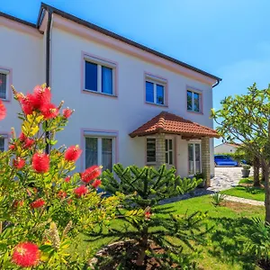 Apartmán Maravera, Povile
