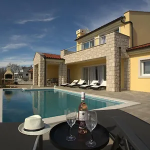 Luxury Lidija Brzac